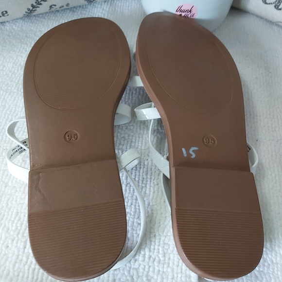 CL by Laundry white strappy sandals white flats Chinese Laundry y2k - Picture 7 of 13